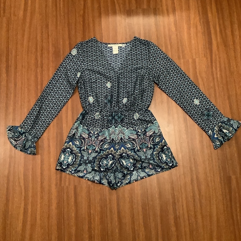 American Rag blue geometric pattern long sleeved romper